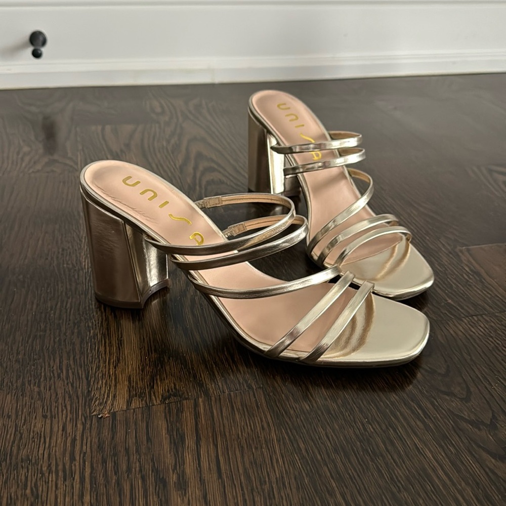 ❣️Gold Mule Heels❣️👠